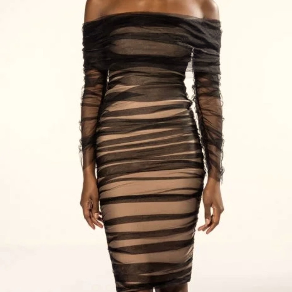 TRES CHIC LONG SLEEVE OFF THE SHOULDER MIDI DRESS IN BLACK in women dress